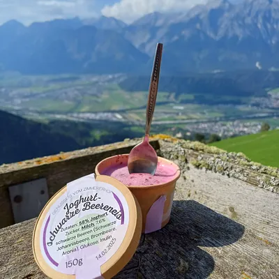 Speiseeis aus hofeigener Milch